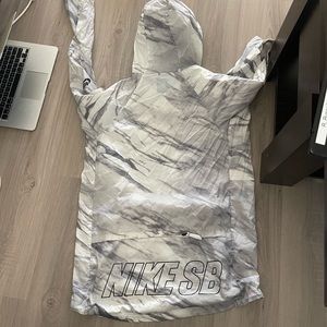 Men’s Nike SB wind breaker